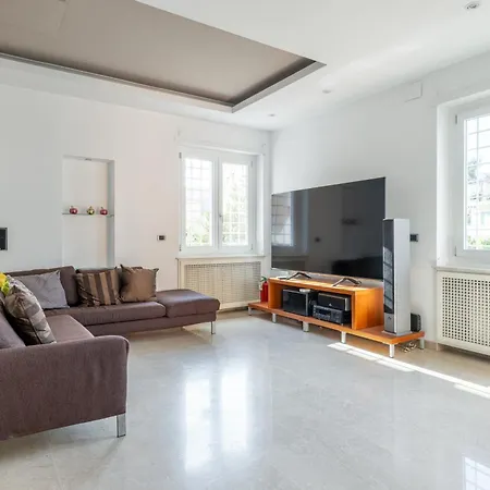 Apartment Eur Luxury For 4pp 2 Bedrooms Rome